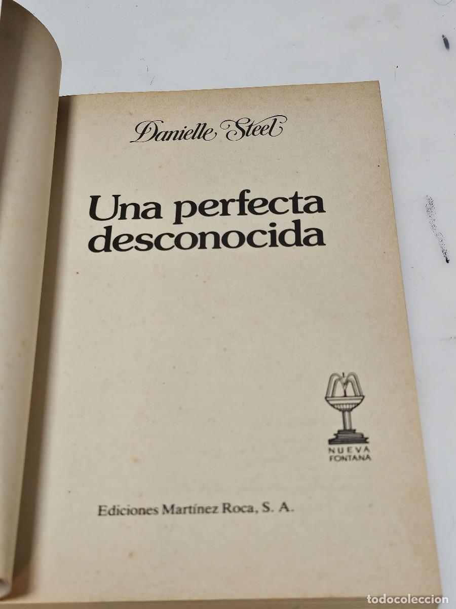 Libros de segunda mano: libro vintage una Perfecta Desconocida - Foto 2