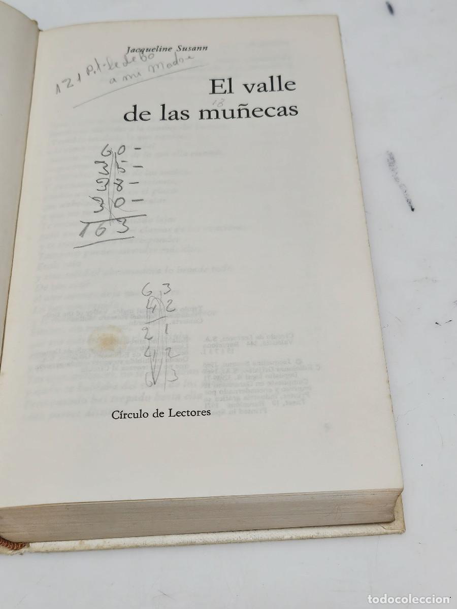Libros de segunda mano: libro vintage El Valle de las Mu&ntilde;ecas - Foto 2