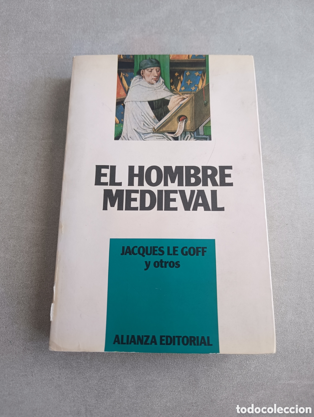 Libros de segunda mano: El hombre medieval. Jacques Le Goff y otros. - Foto 1
