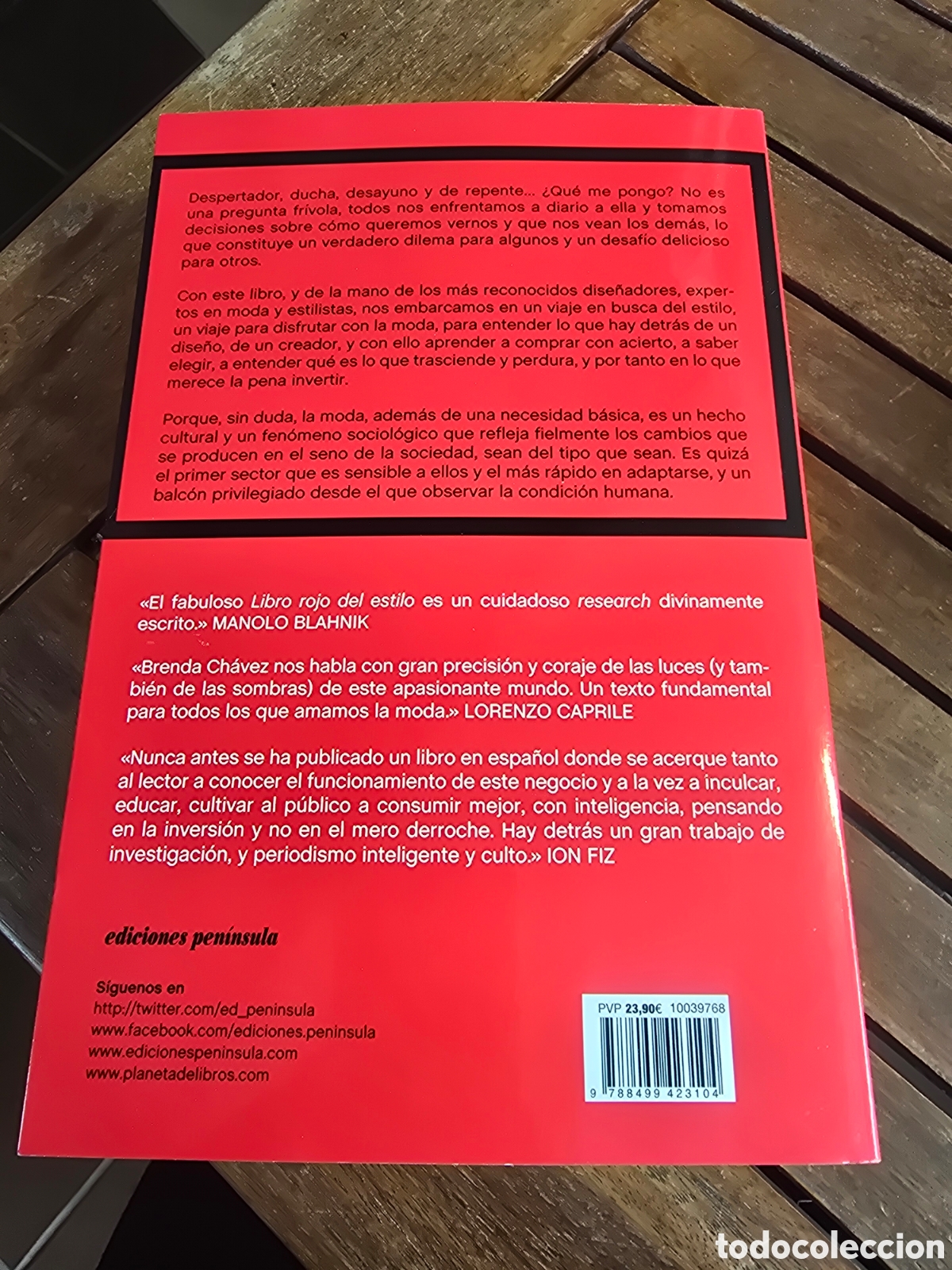 Libros de segunda mano: El libro rojo del estilo Chavez, Brenda Editorial PENINSULA 2017 guia de estilo y moda - Foto 2