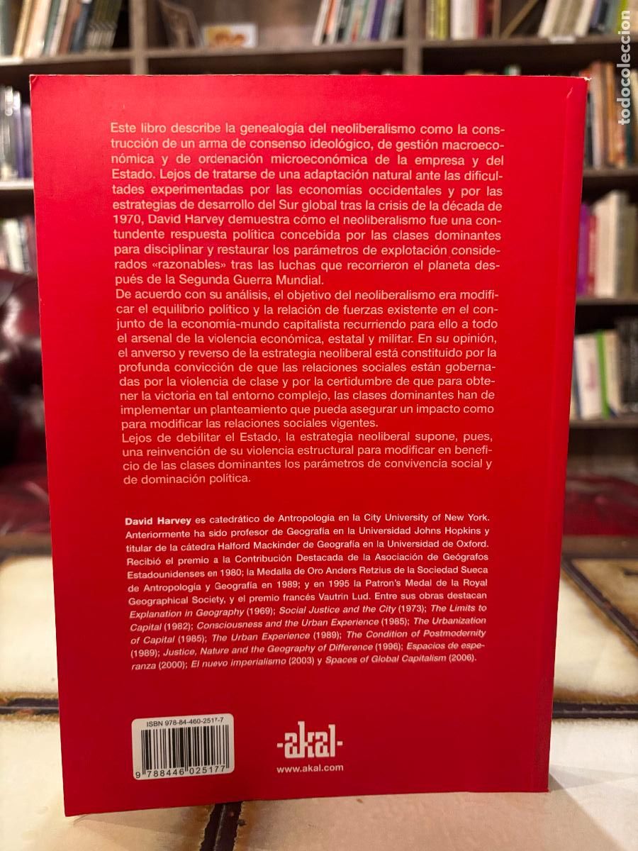 Libros de segunda mano: Breve historia del neoliberalismo. David Harvey. - Foto 2