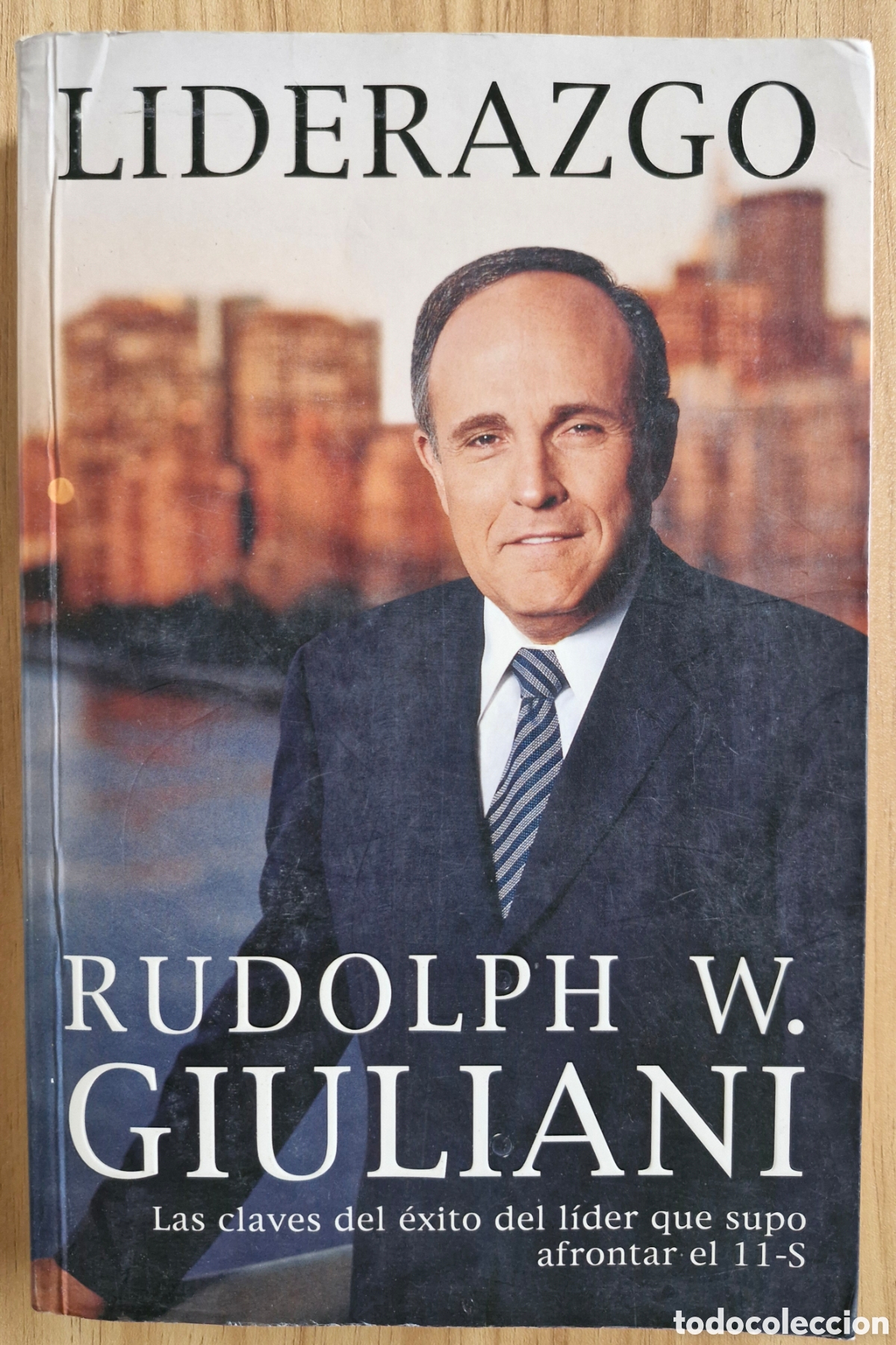 Libros de segunda mano: LIDERAZGO - Rudolph W. Giuliani - Foto 1