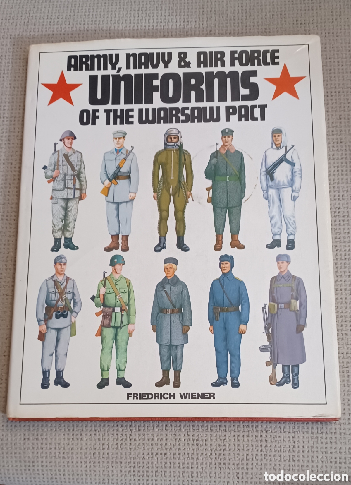 Second hand books: Libro Uniformes y Armas del Pacto de Varsovia