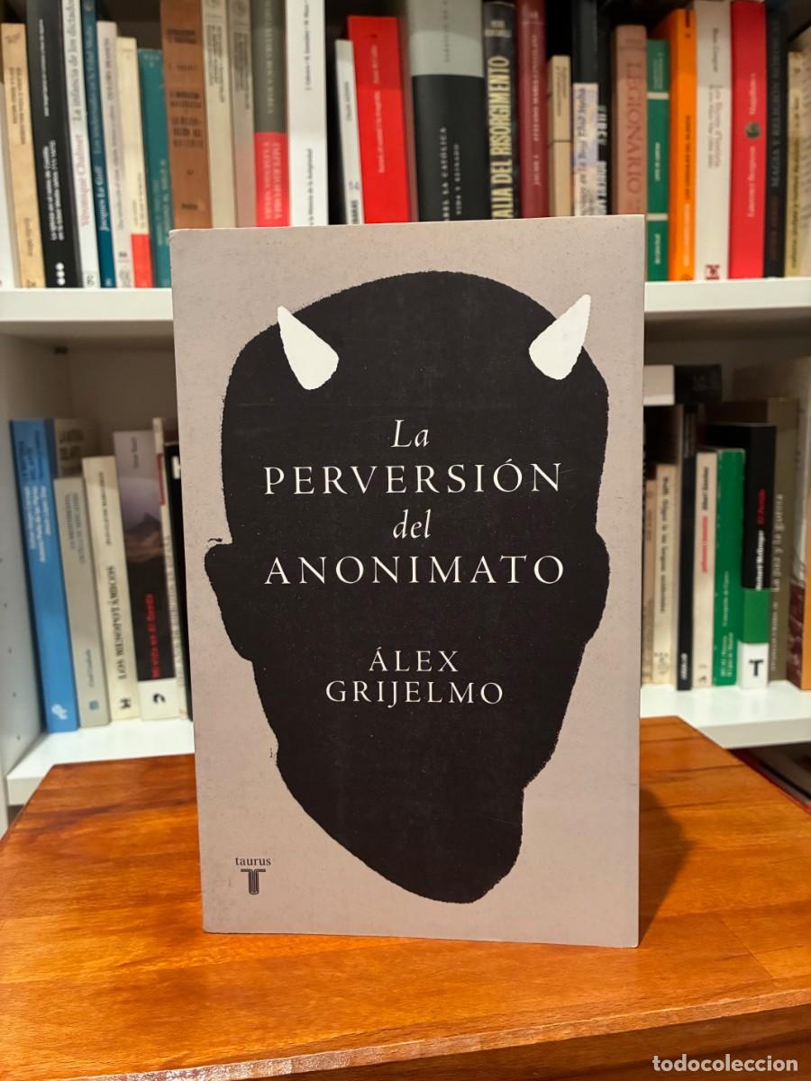 Libros de segunda mano: La perversi&oacute;n del anonimato. &Aacute;lex Grijelmo. Taurus. - Foto 1