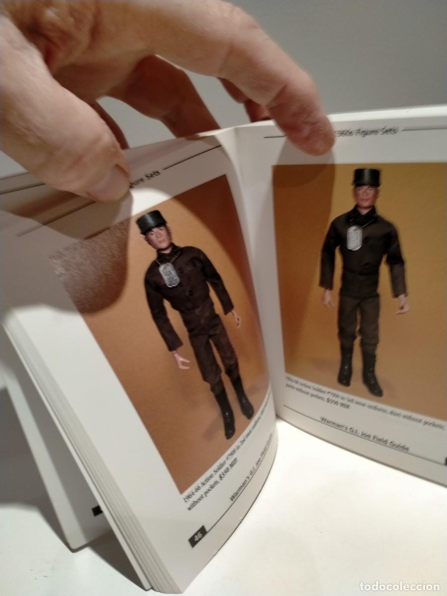 Libros de segunda mano: Libro cat&aacute;logo en ingl&eacute;s del mu&ntilde;eco GI JOE - Foto 4