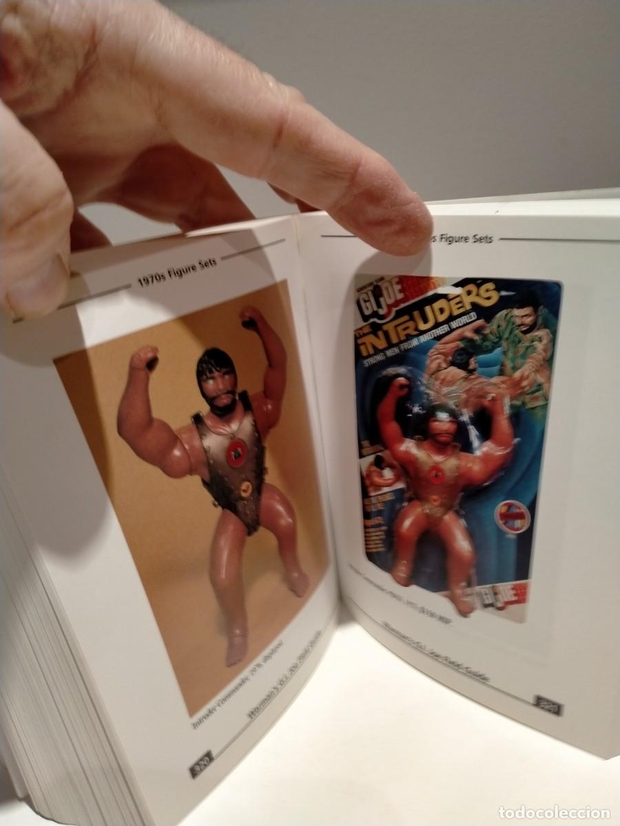 Libros de segunda mano: Libro cat&aacute;logo en ingl&eacute;s del mu&ntilde;eco GI JOE - Foto 5