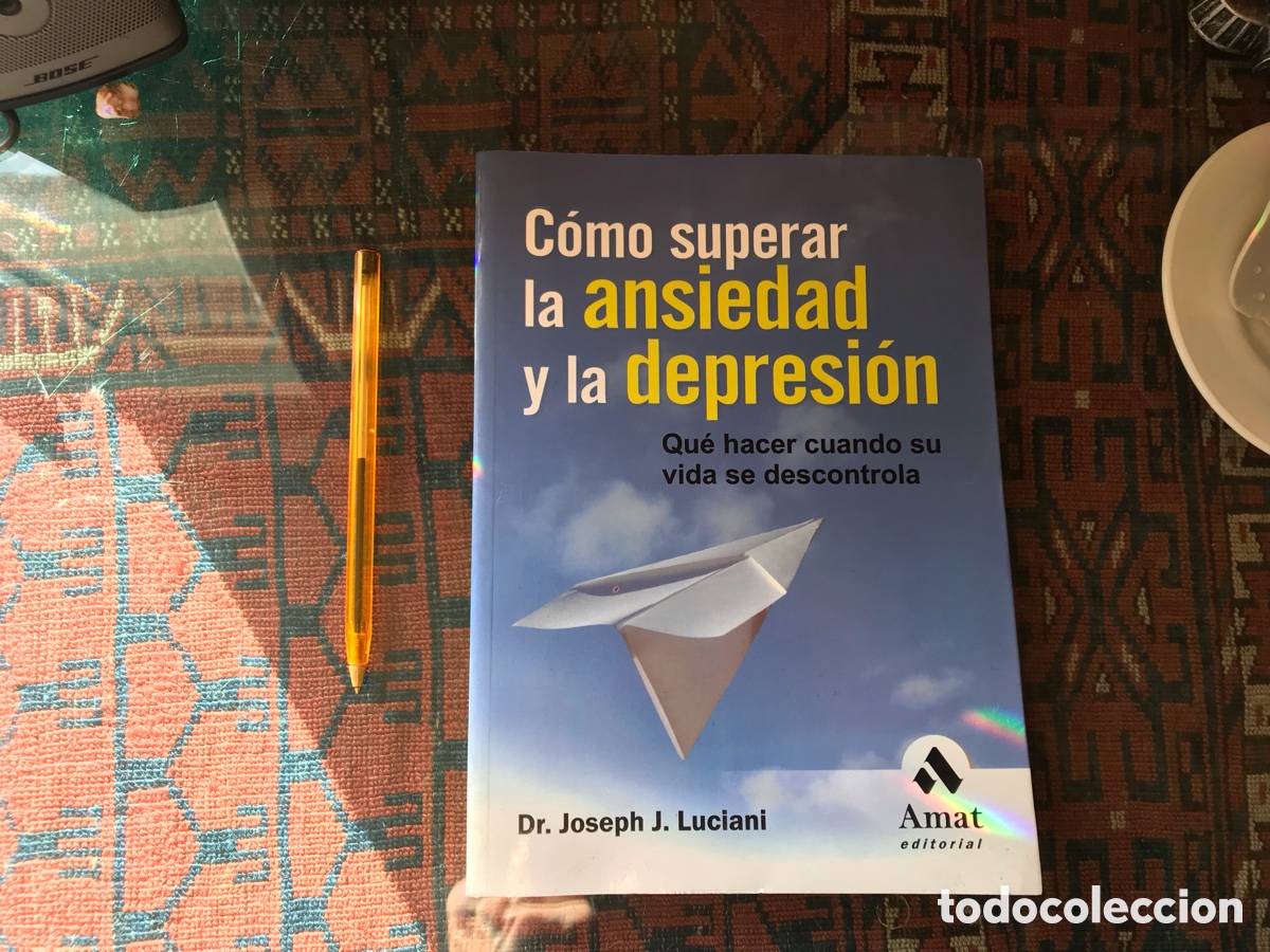 Libri di seconda mano: C&oacute;mo superar la ansiedad y la depresi&oacute;n. Joseph J. Luciani. Amat editorial