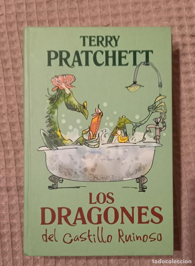 Libros de segunda mano: Libro Los Dragones del Castillo Ruinoso de Terry Pratchett - Foto 1
