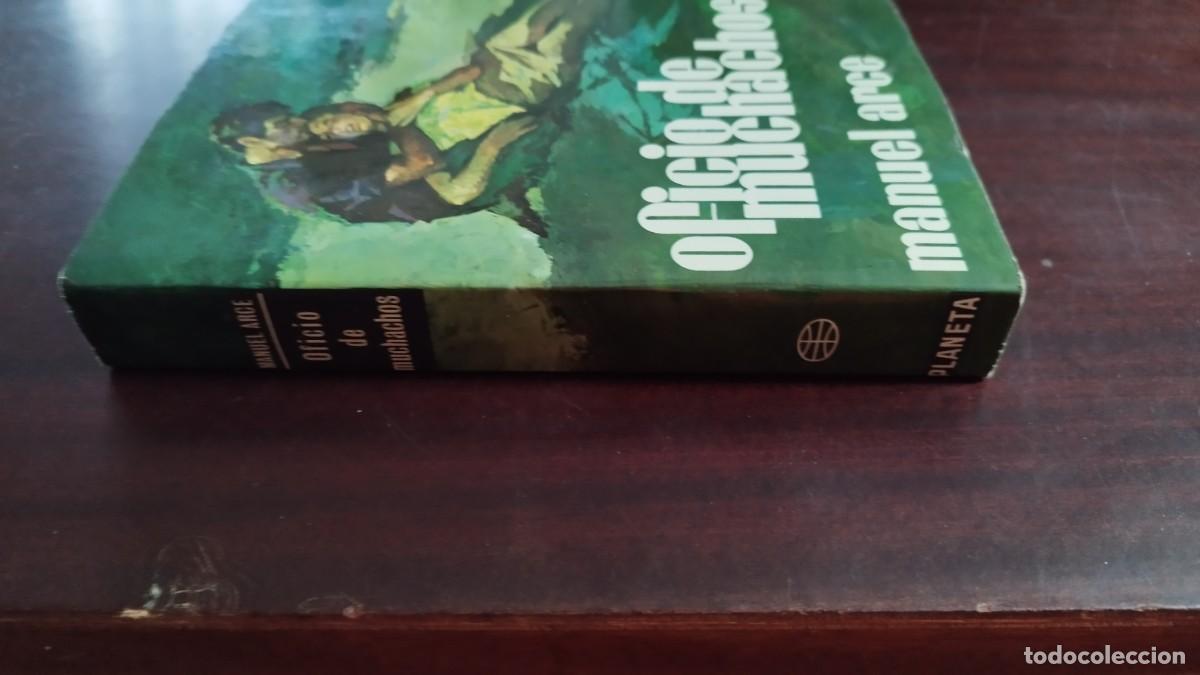 Libros de segunda mano: OFICIO DE MUCHACHOS / MANUEL ARCE / CJA 449 / PRIMERA EDICION / PLANETA - Foto 2