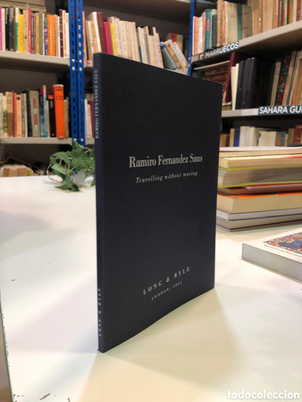 Libros de segunda mano: Travelling without moving - Ramiro Fern&aacute;ndez Saus - Foto 1