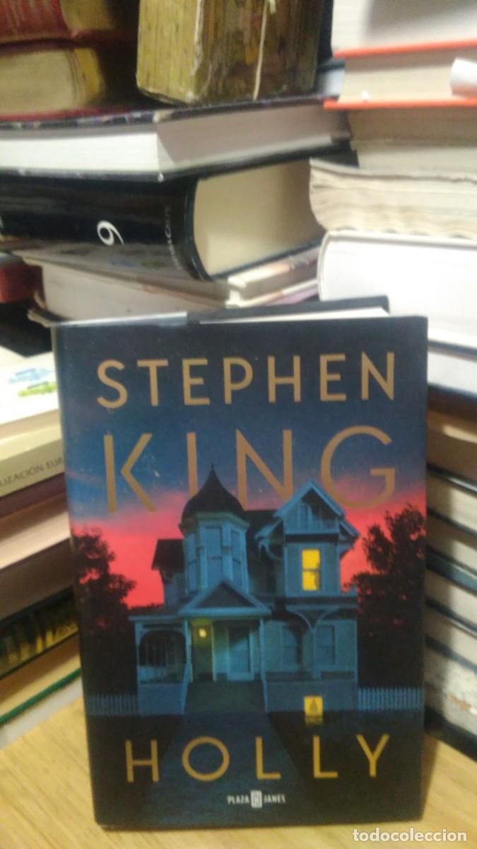 Libros de segunda mano: HOLLY, STEPHEN KING, ED. PLAZA AND JANES - Foto 1