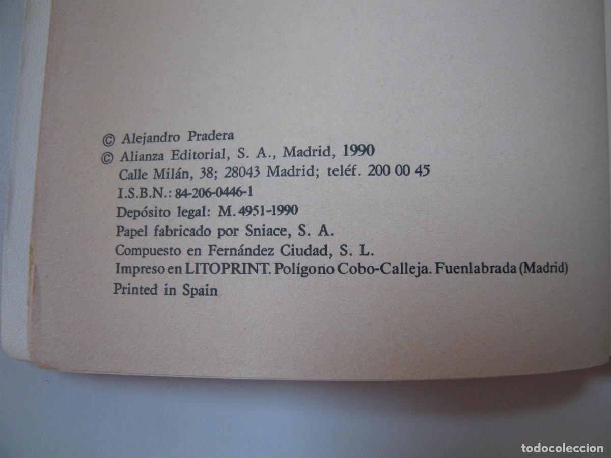 Libros de segunda mano: Libro de bolsillo El Libro de la Fotografia Editorial Alianza 1990 - Foto 2