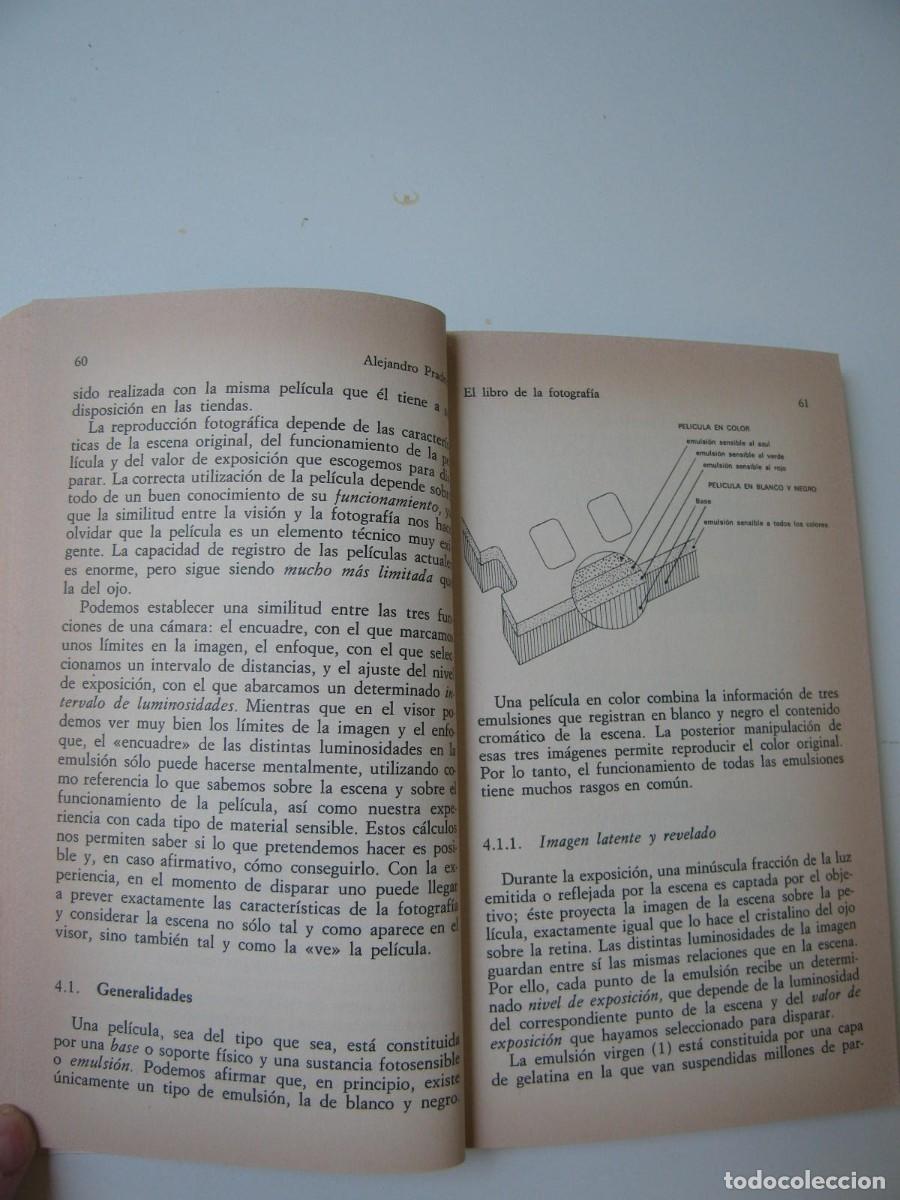Libros de segunda mano: Libro de bolsillo El Libro de la Fotografia Editorial Alianza 1990 - Foto 3