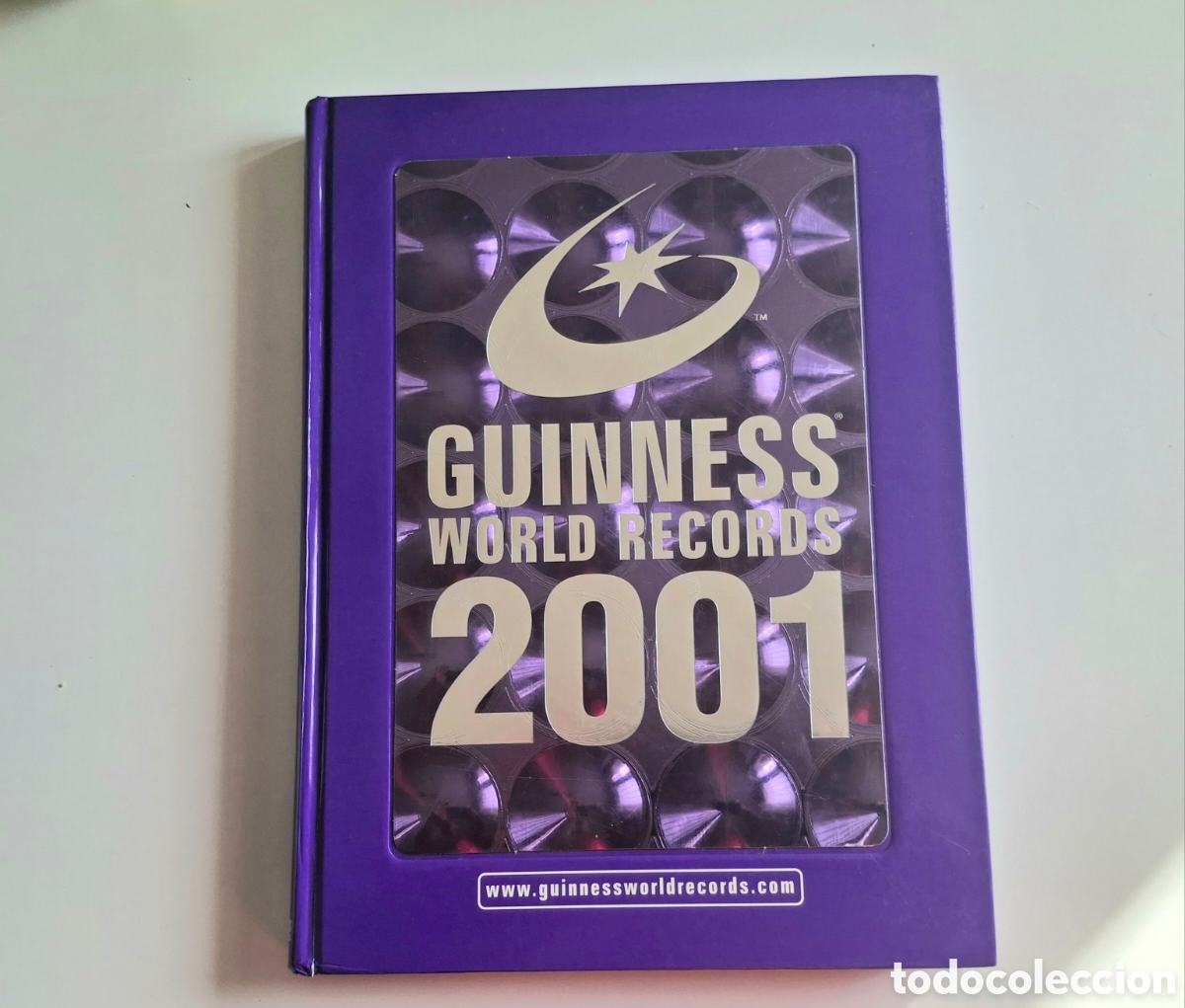 Libros de segunda mano: GUINNESS WORLD RECORDS 2001, EN INGL&Eacute;S - Foto 1