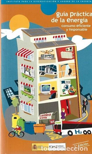 Libros de segunda mano: GU&Iacute;A PR&Aacute;CTICA DE LA ENERG&Iacute;A. CONSUMO EFICIENTE Y RESPONSABLE. IDAE. - Foto 1