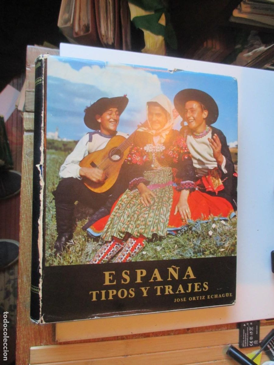 Libros de segunda mano: JOS&Eacute; ORTIZ ECHAG&Uuml;E Espa&ntilde;a tipos y trajes W39518 - Foto 1