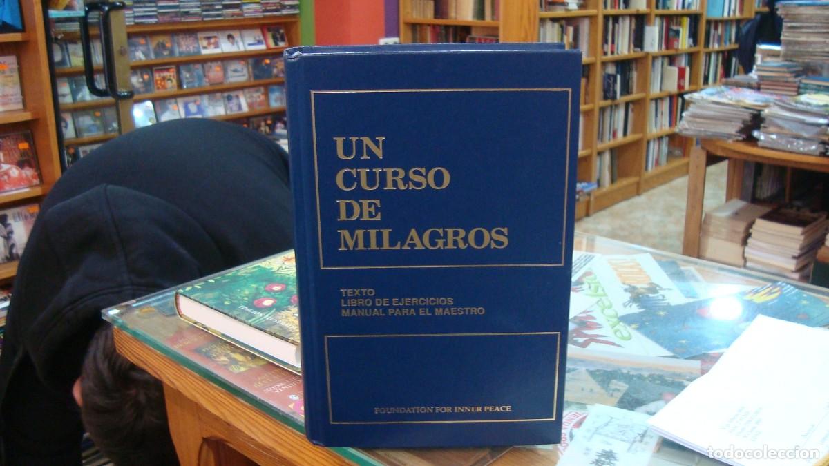 Libros de segunda mano: Un curso de milagros (Foundation for inner peace) Excelente estado - Foto 1
