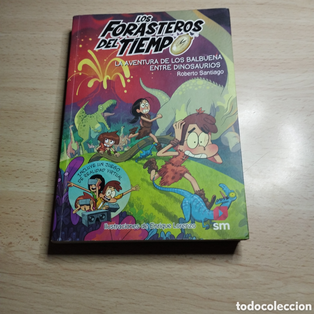 Libros de segunda mano: Los forasteros del tiempo. La aventura de los Balbuena entre dinosaurios. Roberto Santiago. 2019. SM