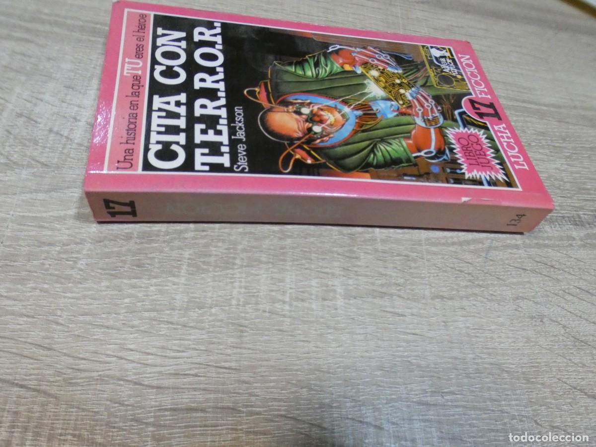 Second hand books: PRMCPR ARKANSAS1980 LIBRO JUEGO ALTEA LOBO SOLITARIO/ LUCHA FICCION, ESTADO NORMAL, LOMO SUNFADED