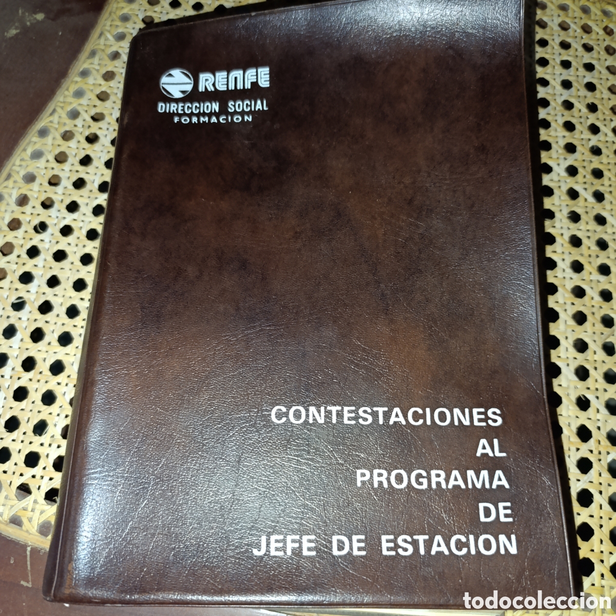 Libros de segunda mano: Renfe,a&ntilde;o 1974, libro de formaci&oacute;n t&eacute;cnica,&nbsp;&rdquo;Contestaciones al Programa de Jefe de Estaci&oacute;n&rdquo;.&nbsp;