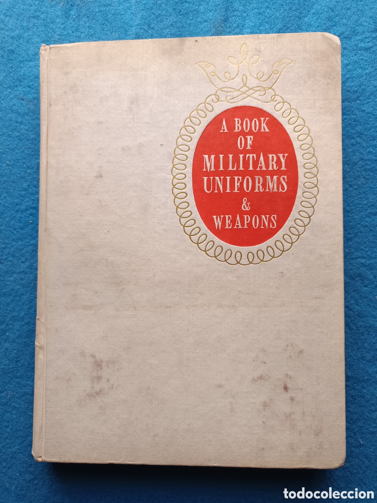 Libros de segunda mano: A Book of Military Uniforms and Weapons | An Illustrated Survey of Military Dress, Arms and Practice