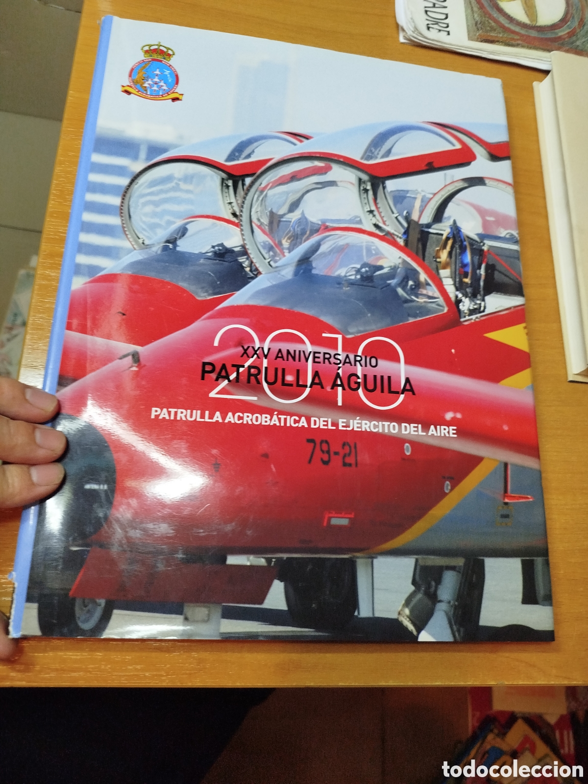 Libros de segunda mano: Patrulla &aacute;guila. Patrulla acrob&aacute;tica del Ej&eacute;rcito del aire 2010. Con dedicatorias y firmas