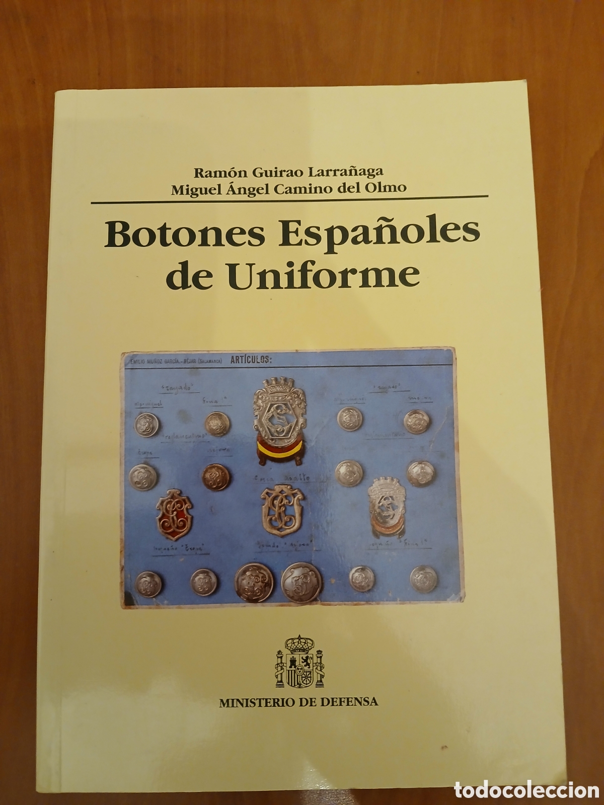 Libros de segunda mano: Botones espa&ntilde;oles de uniforme. Ram&oacute;n Guirao Larra&ntilde;aga, Miguel &Aacute;ngel Camino del Olmo.