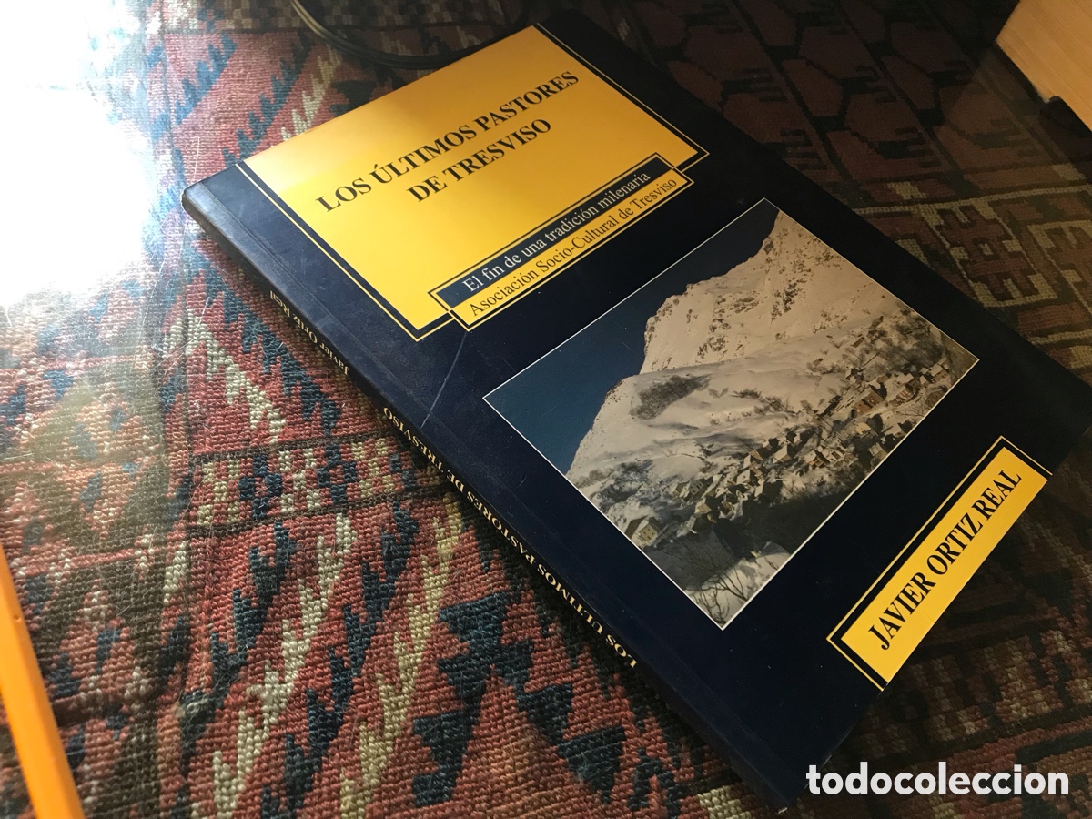 Libros de segunda mano: Los &uacute;ltimos pastores de Tresviso. Javier Ortiz Real