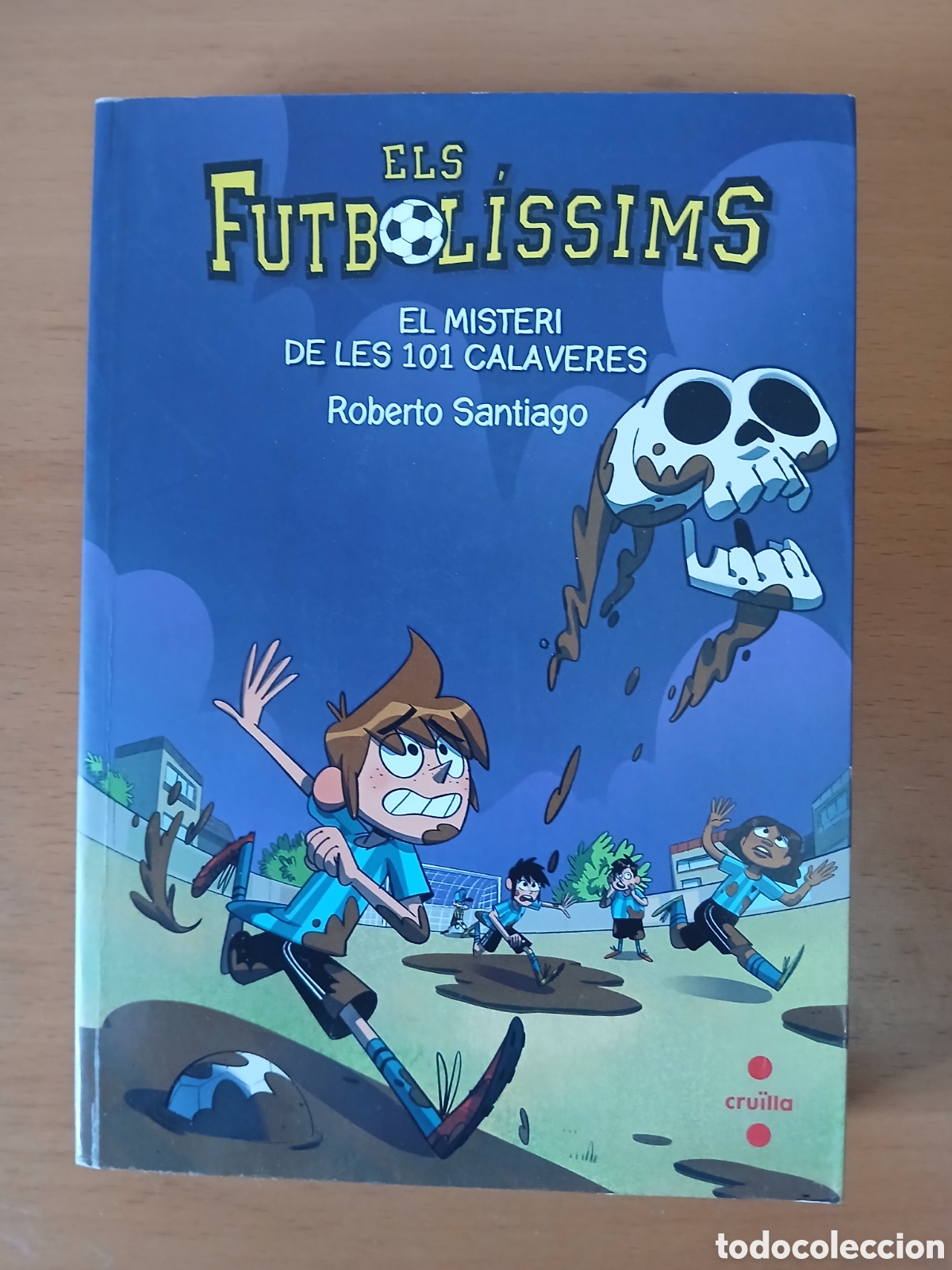 Libros de segunda mano: ELS FUTBOLISSIMS. EL MISTERI DE LES 101 CALAVERES. ROBERTO SANTIAGO. CRU&Iuml;LLA. LOS FUTBOL&Iacute;SIMOS..
