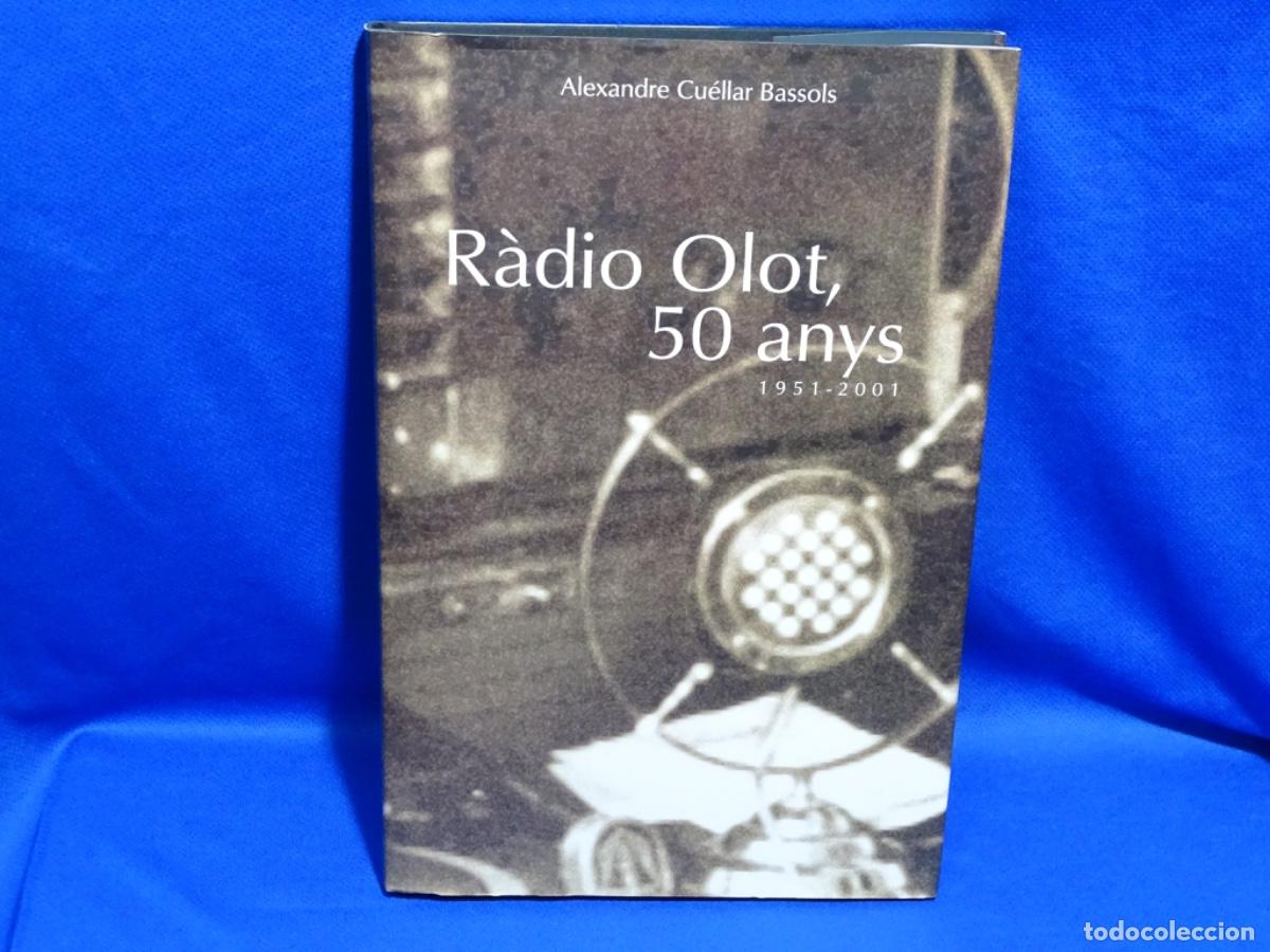 Libros de segunda mano: RADIO OLOT 50 ANYS 1951-2001. ALEXANDRE CU&Eacute;LLAR BASSOLS.