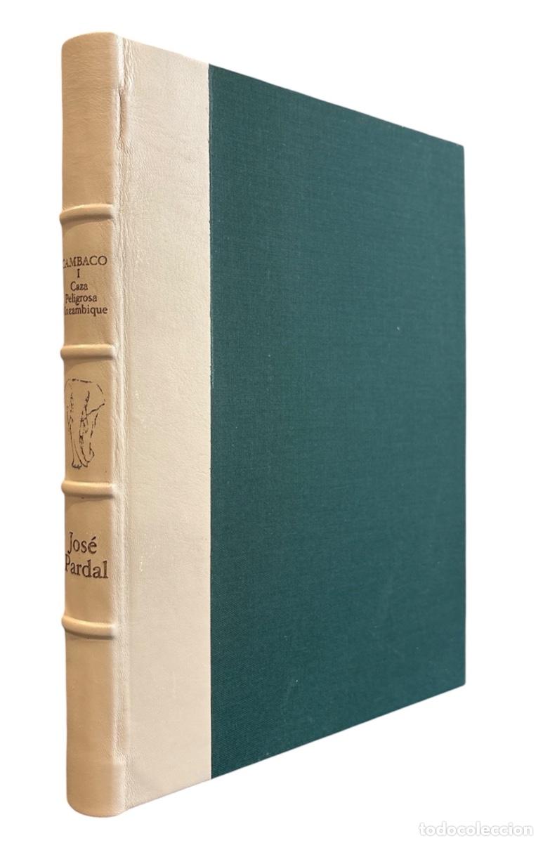 Libros de segunda mano: CAMBACO, Caza peligrosa en Mozambique