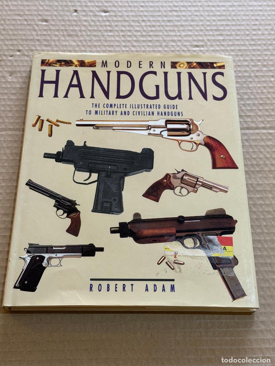 Libros de segunda mano: ROBERT ADAM / MODERN HANDGUNS / REVOLVER / PISTOLA / MILITARIA