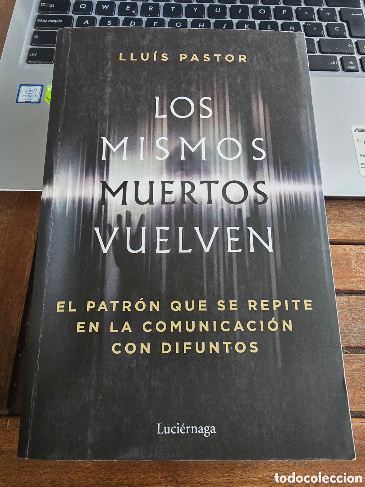 Libros de segunda mano: Los mismos muertos vuelven Pastor, Llu&iacute;s Editorial LUCIERNAGA 2025 Ciencias ocultas fenomenos