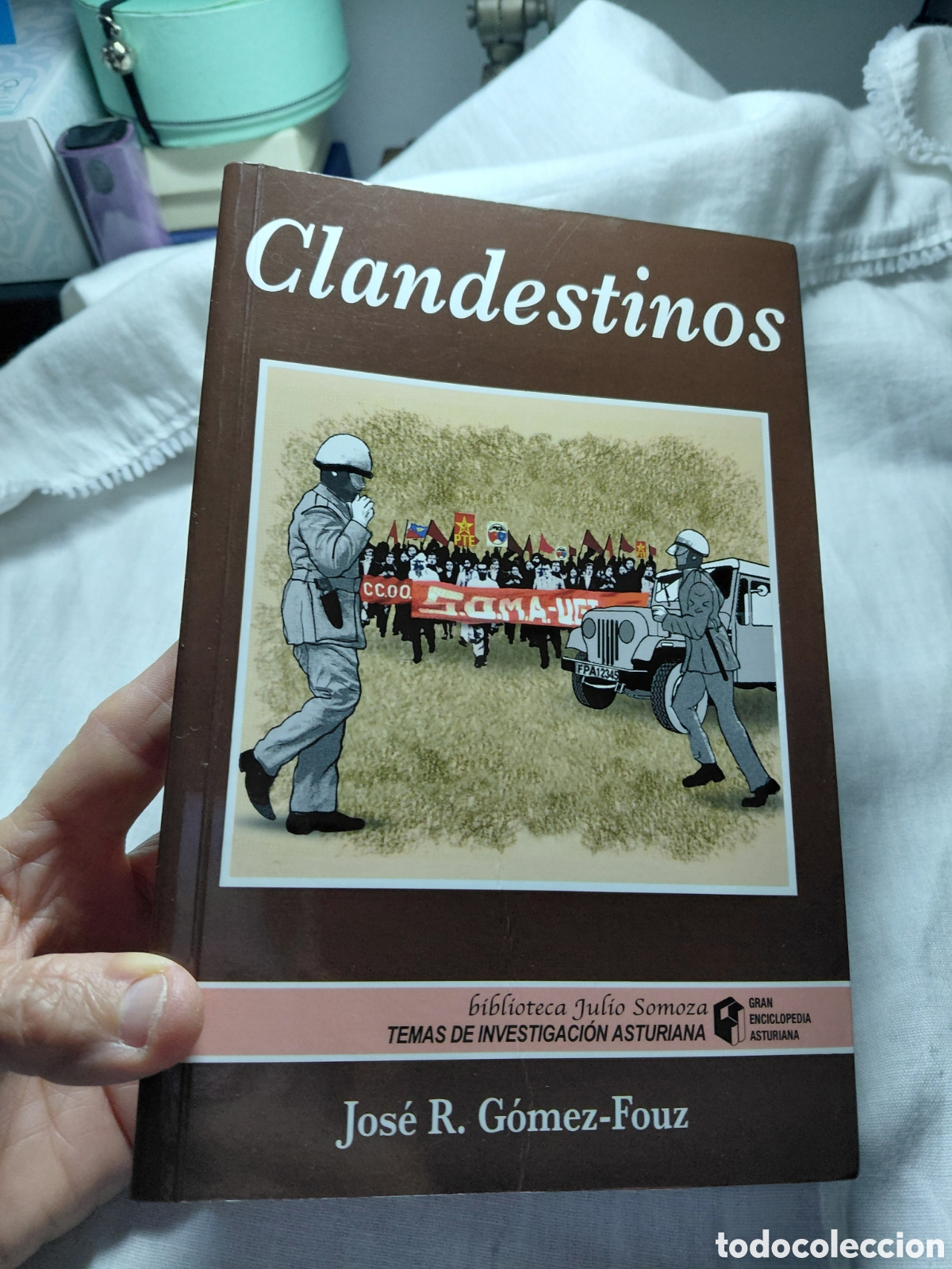 Libros de segunda mano: CLANDESTINOS.JOSE R.GOMEZ-FOUZ.ENCICLOPEDIA ASTURIANA.1&ordf; EDICION 2010