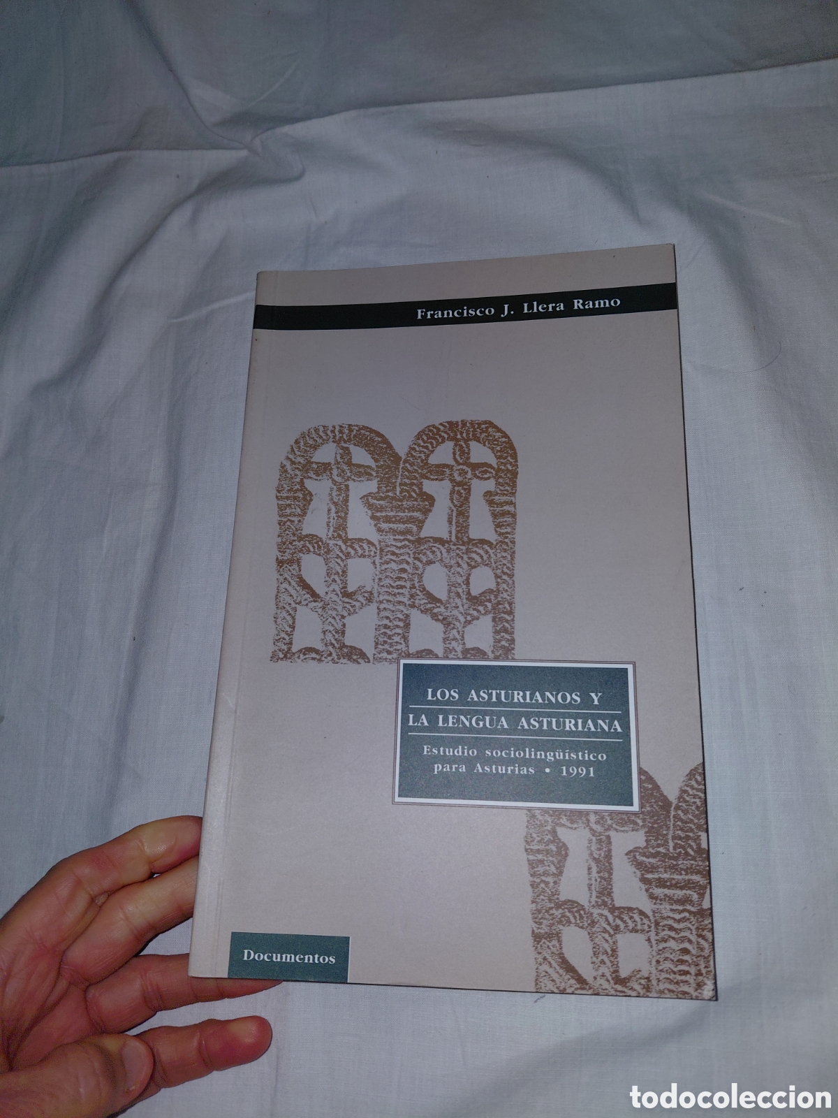 Libros de segunda mano: LOS ASTURIANOS Y LA LENGUA ASTURIANA.ESTUDIO SOCIOLINGUISTICO PARA ASTURIAS 1991.FRANCISCO J.LLERA