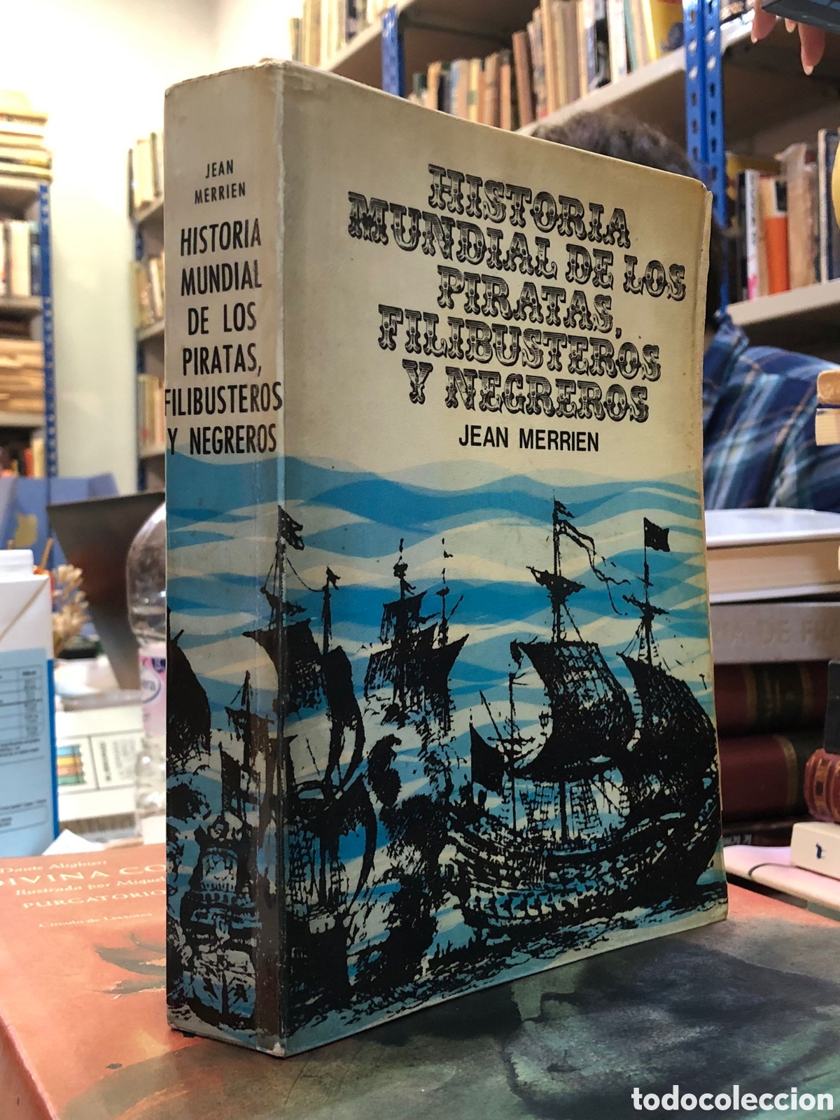 Livros em segunda m&atilde;o: Historia mundial de los piratas, filibusteros y negreros - Jean Merrien