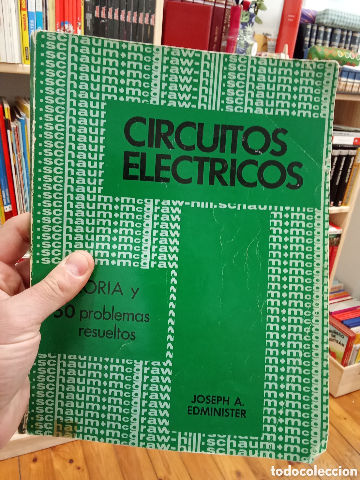 Libros de segunda mano: Circuitos el&eacute;ctricos - Joseph Edminister - Schaum / McGraw Hill