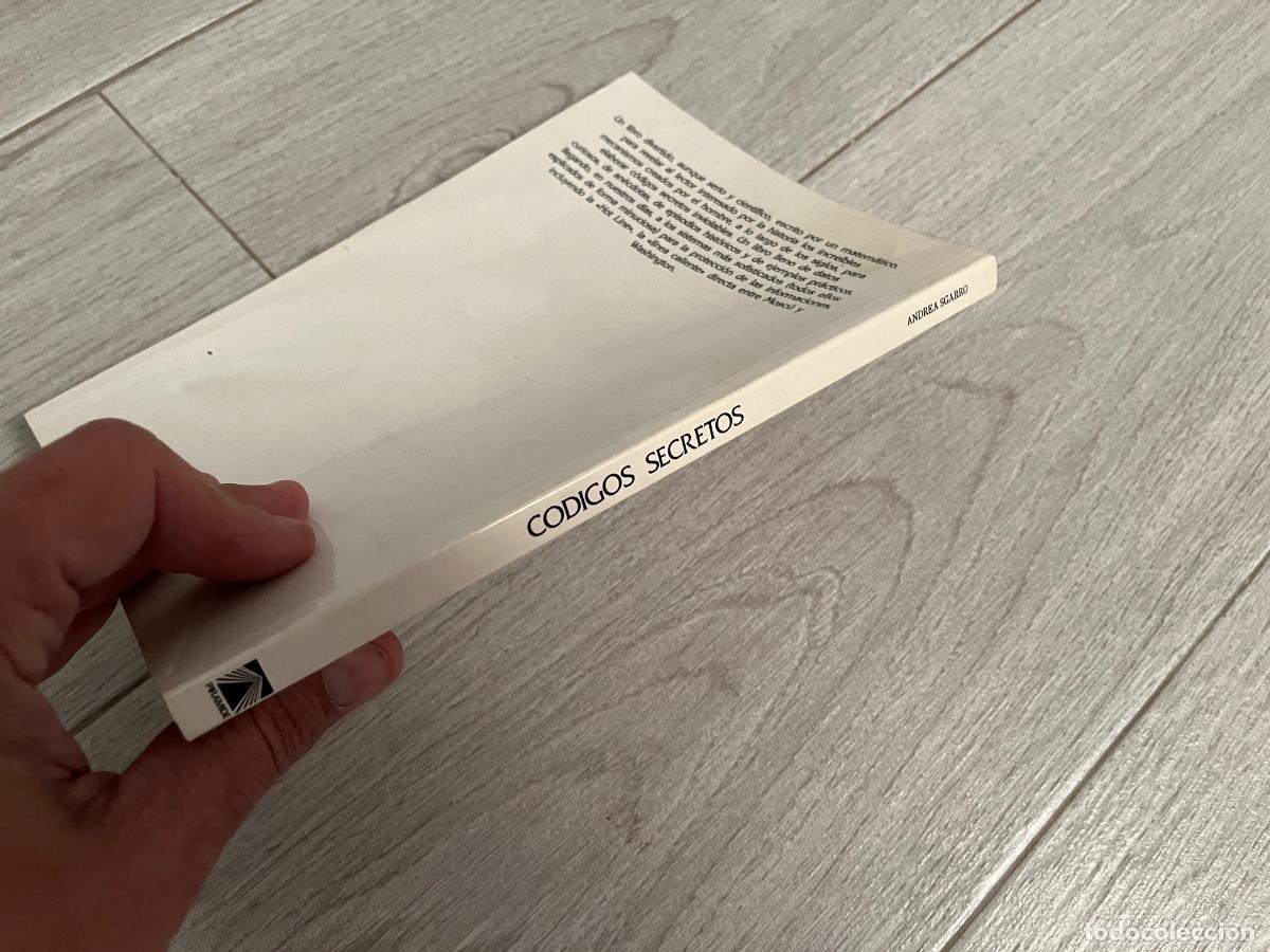 Libros de segunda mano: CODIGOS SECRETOS / ANDREA SGARRO - Foto 3
