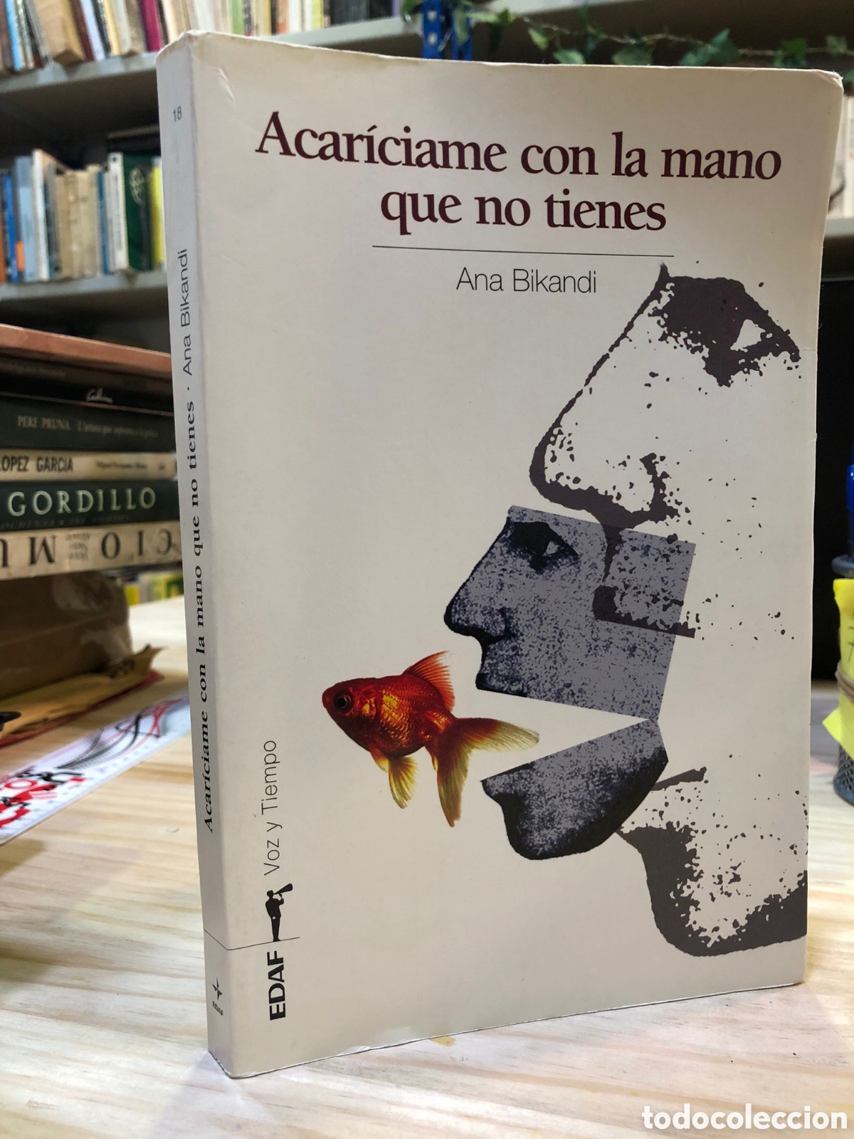 Libros de segunda mano: Acar&iacute;ciame con la mano que no tienes - Ana Bikandi