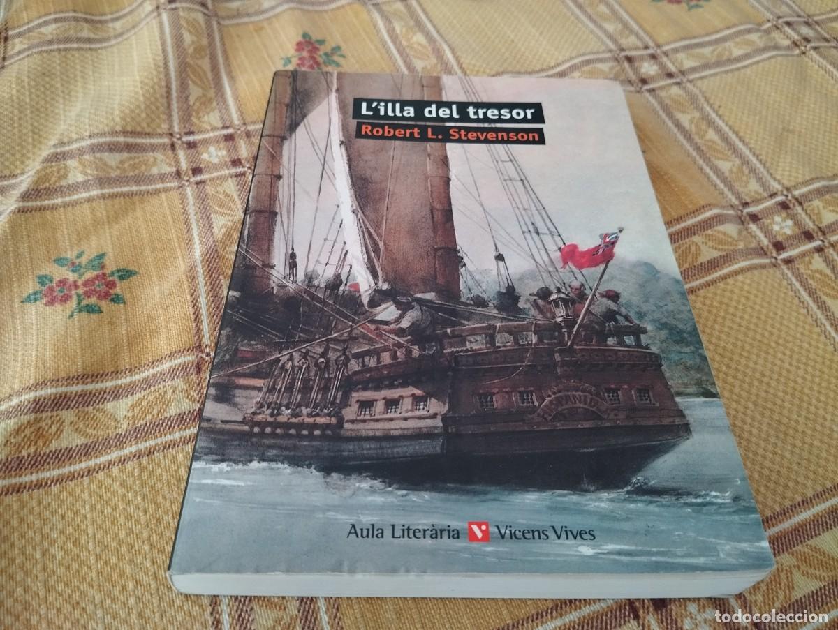 Libros de segunda mano: L'ILLA DEL TRESOR / ROBERT L. STEVENSON / AULA LITER&Agrave;RIA, VICENS VIVES 2017 IL.LUSTRAT