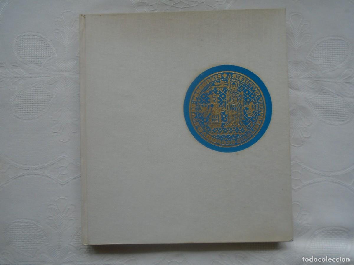 Libros de segunda mano: UNIVERSITAS CAROLINA PRAGENSIS. LA UNIVERSIDAD DE CARLOS. 1965. 101 FOTOGRAF&Iacute;AS DE OLGA MICH&Aacute;LKOV&Aacute;.