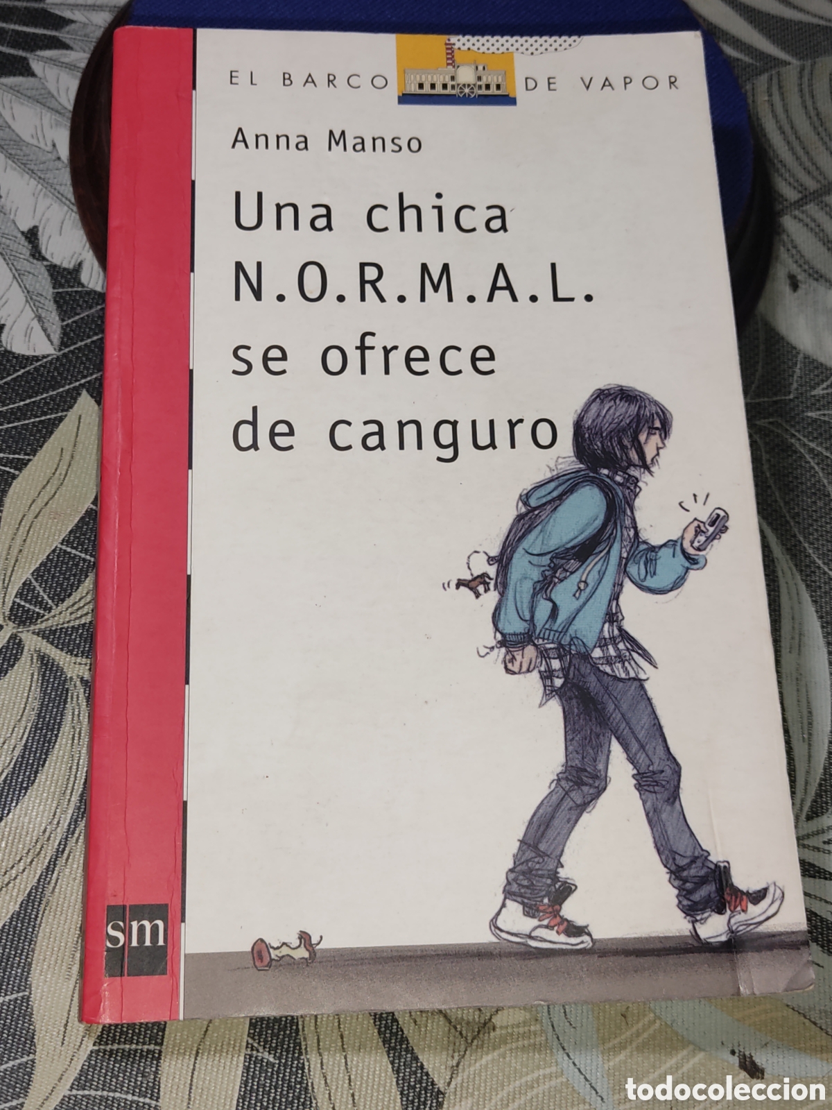 Libros de segunda mano: Una chica normal s&eacute; ofrece de canguro & Anna Mando.
