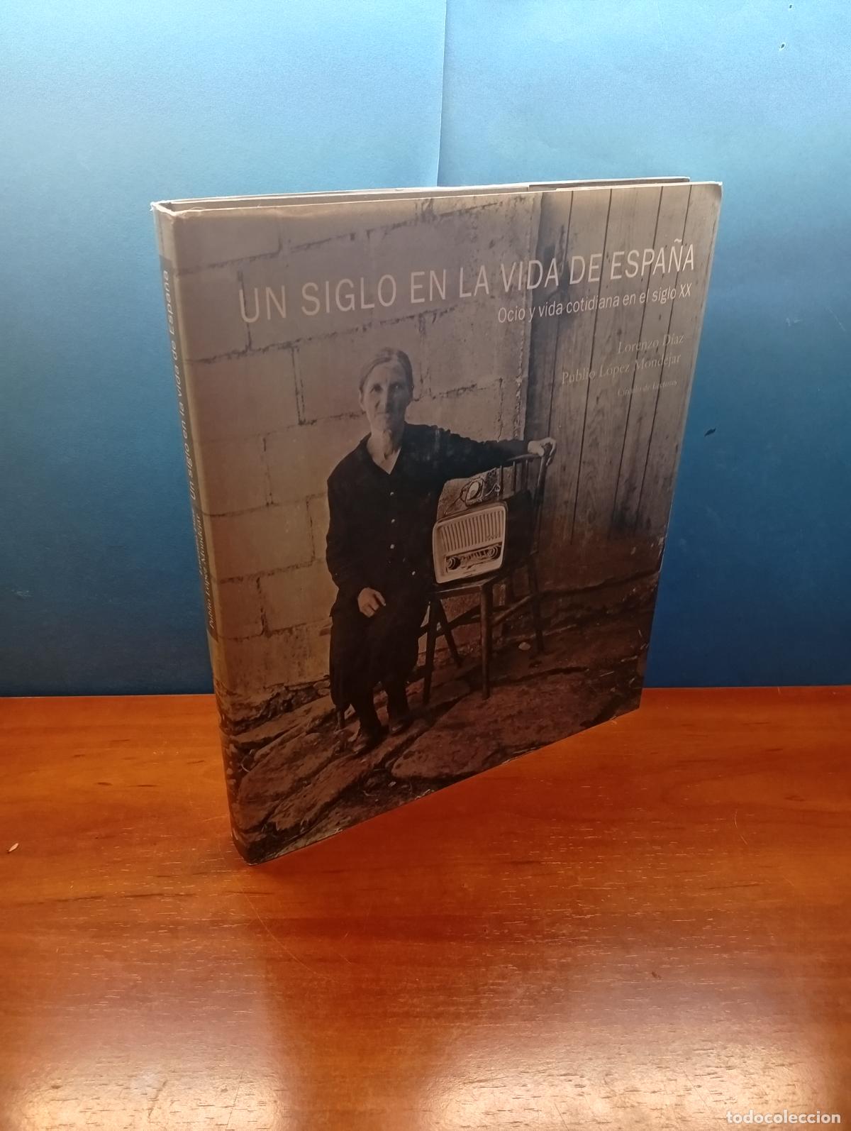 Libros de segunda mano: UN SIGLO EN LA VIDA DE ESPA&Ntilde;A: OCIO Y VIDA COTIDIANA .- LORENZO D&Iacute;AZ, PUBLIO L&Oacute;PEZ MOND&Eacute;JAR
