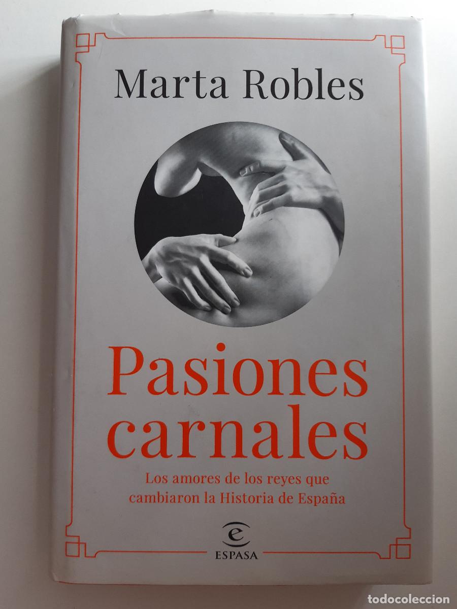 Libros de segunda mano: PASIONES CARNALES MARTA ROBLES AMORES DE REYES CAMBIARON LA HISTORIA 2021 TM