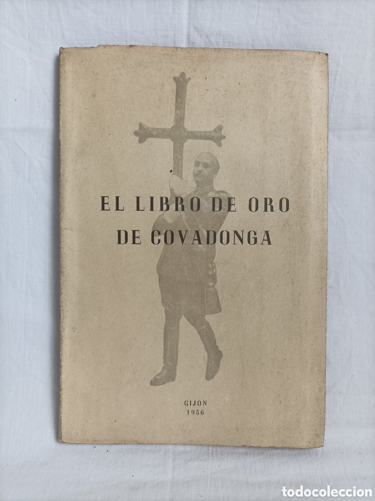 Livres d'occasion: EL LIBRO DE ORO DE COVADONGA. Gij&oacute;n. 1956. Dedicado y firmado por el autor.