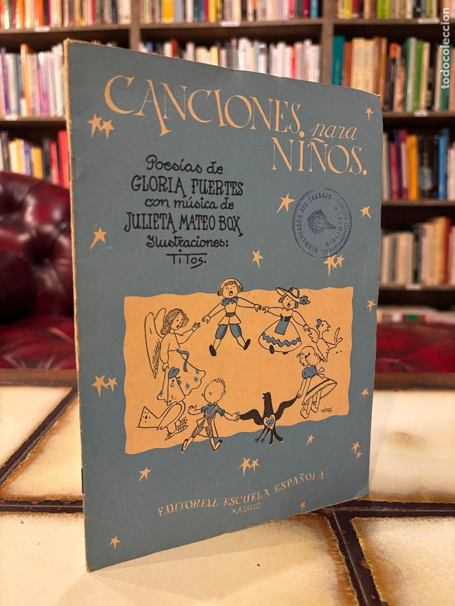 Libros de segunda mano: Canciones para ni&ntilde;os. Poes&iacute;as de Gloria Fuertes, M&uacute;sica de Julieta Mateo Box, Ilustraciones Titos.