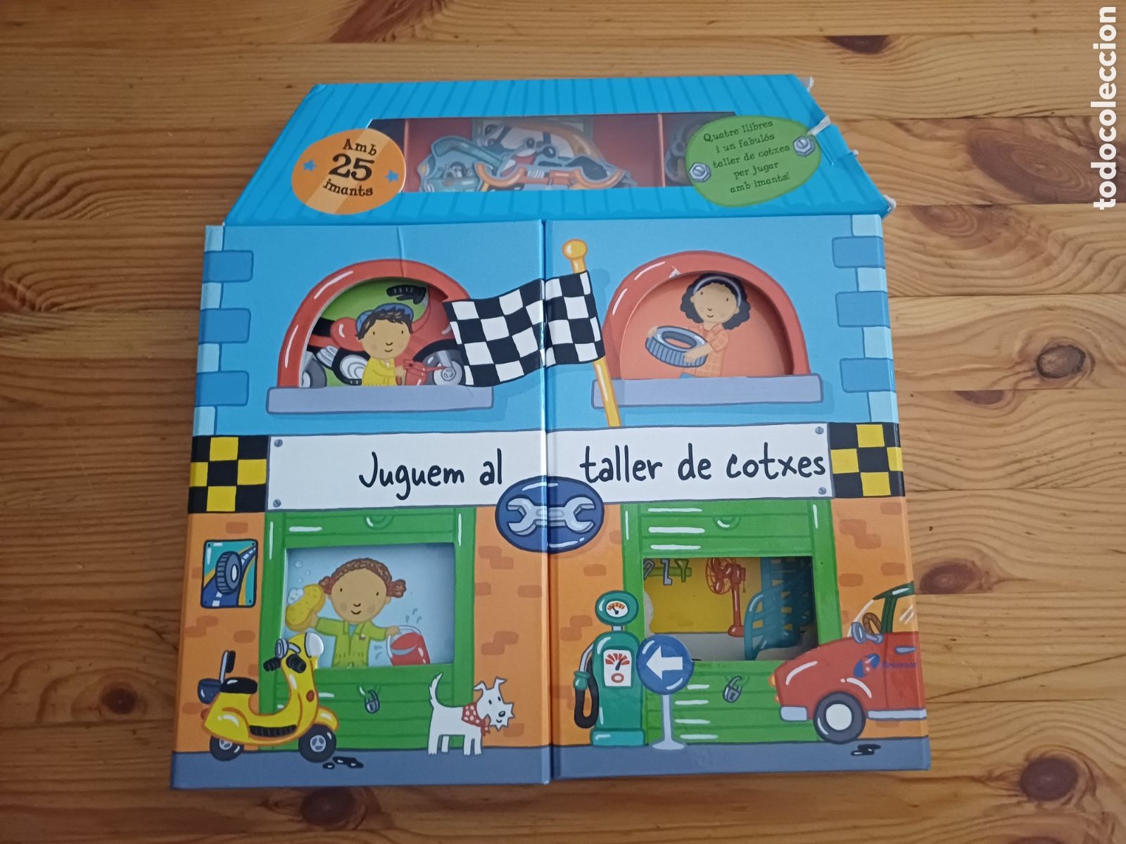 Libros de segunda mano: Juguem al tallar de cotxes Il.lustrat per Joy Gosney - Bruixola - en catal&agrave; conte amb imants