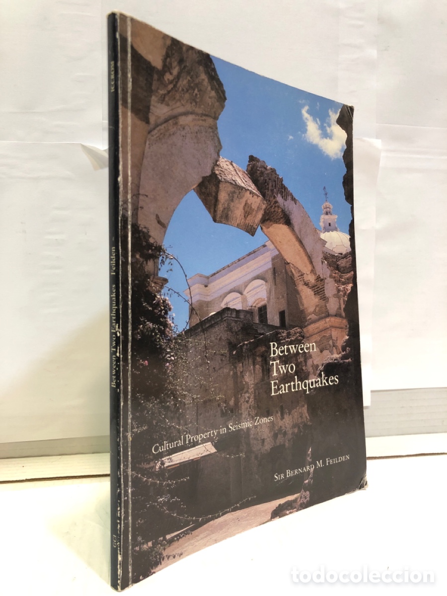 Gebrauchte B&uuml;cher: Between Two Earthquakes. Cultural Property in Seismic Zones - Sir Bernard M. Feilden