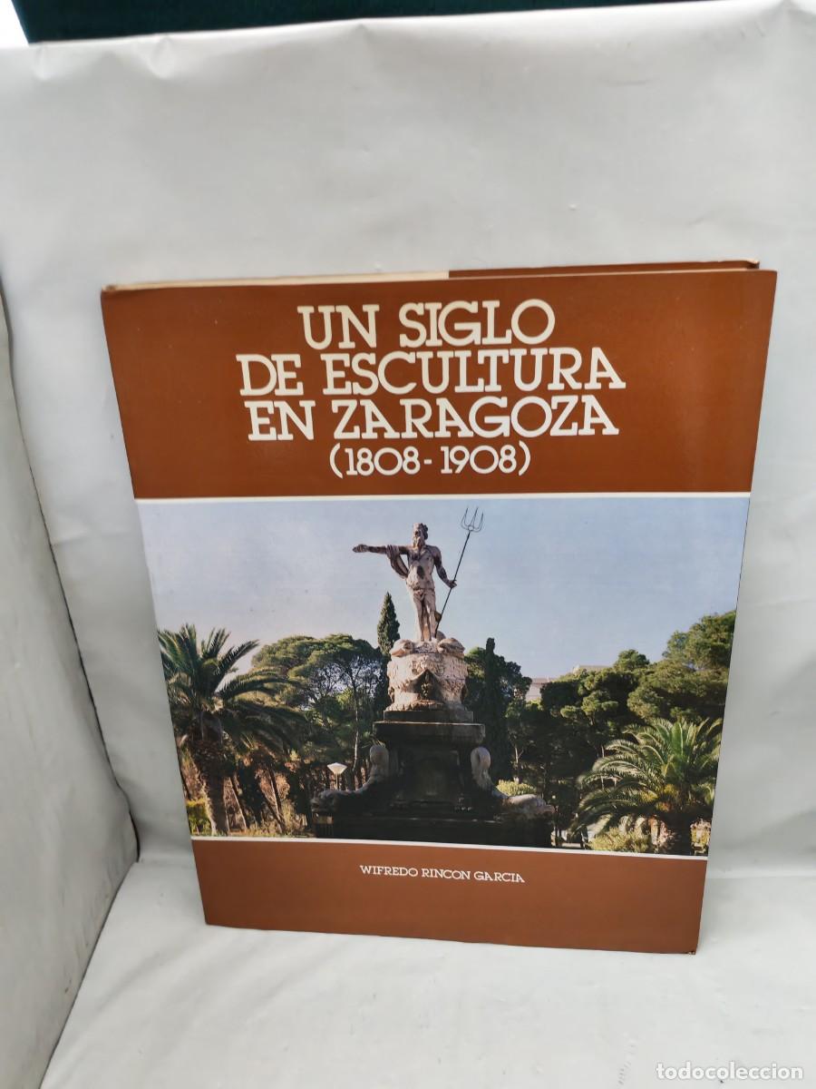 Livros em segunda m&atilde;o: Un siglo de escultura en Zaragoza, 1808-1908 (Primera edici&oacute;n)