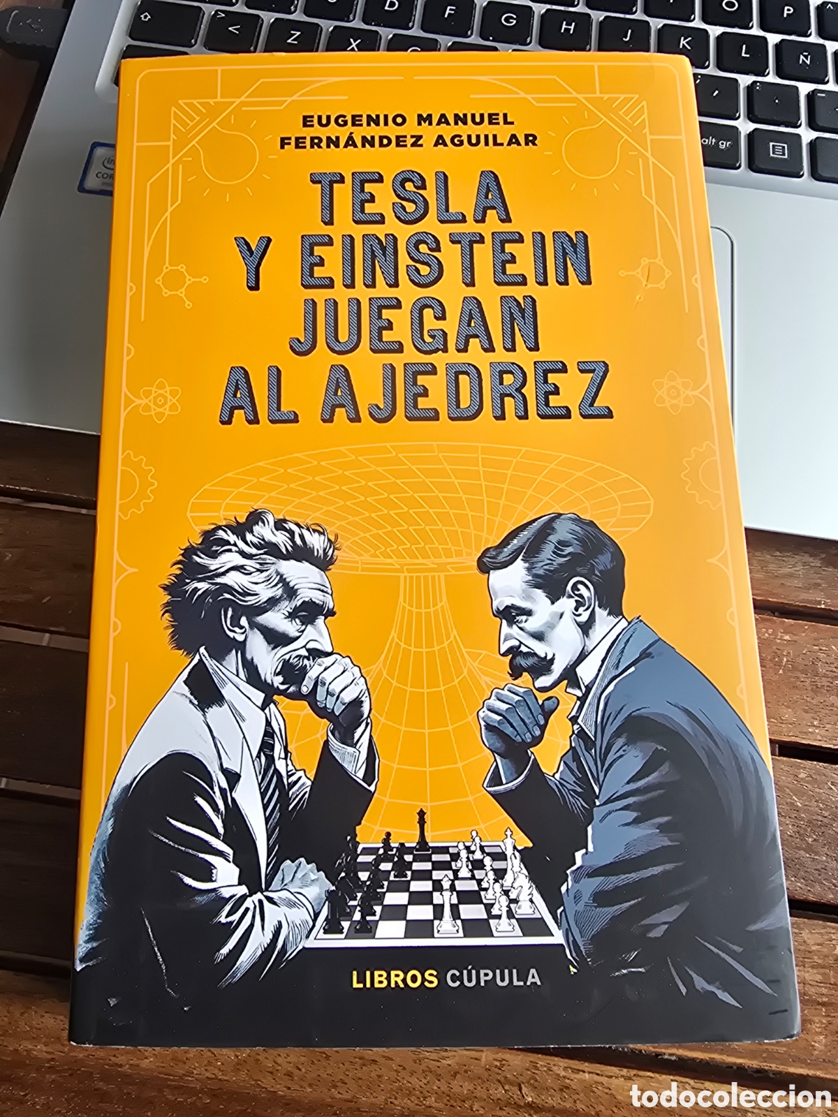 Libros de segunda mano: Tesla y Einstein juegan al ajedrez Fern&aacute;ndez, Eugenio LIBROS CUPULA 2025 Divulgacion cientifica